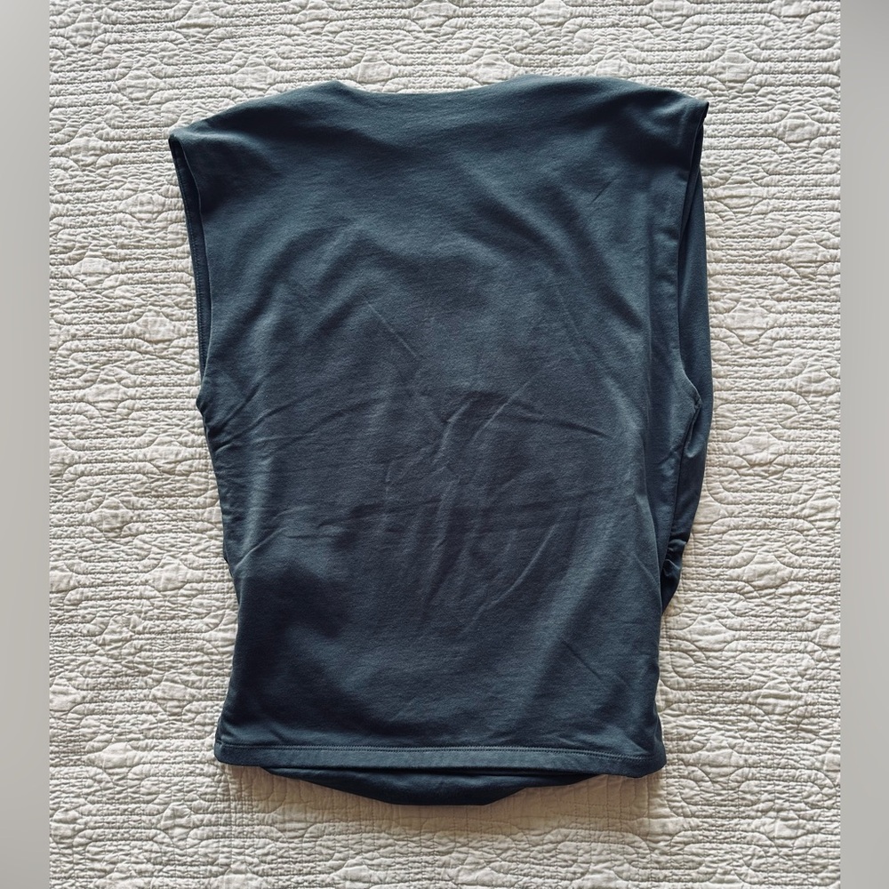 Abercrombie & Fitch Charcoal Muscle Tee - Picture 5 of 9